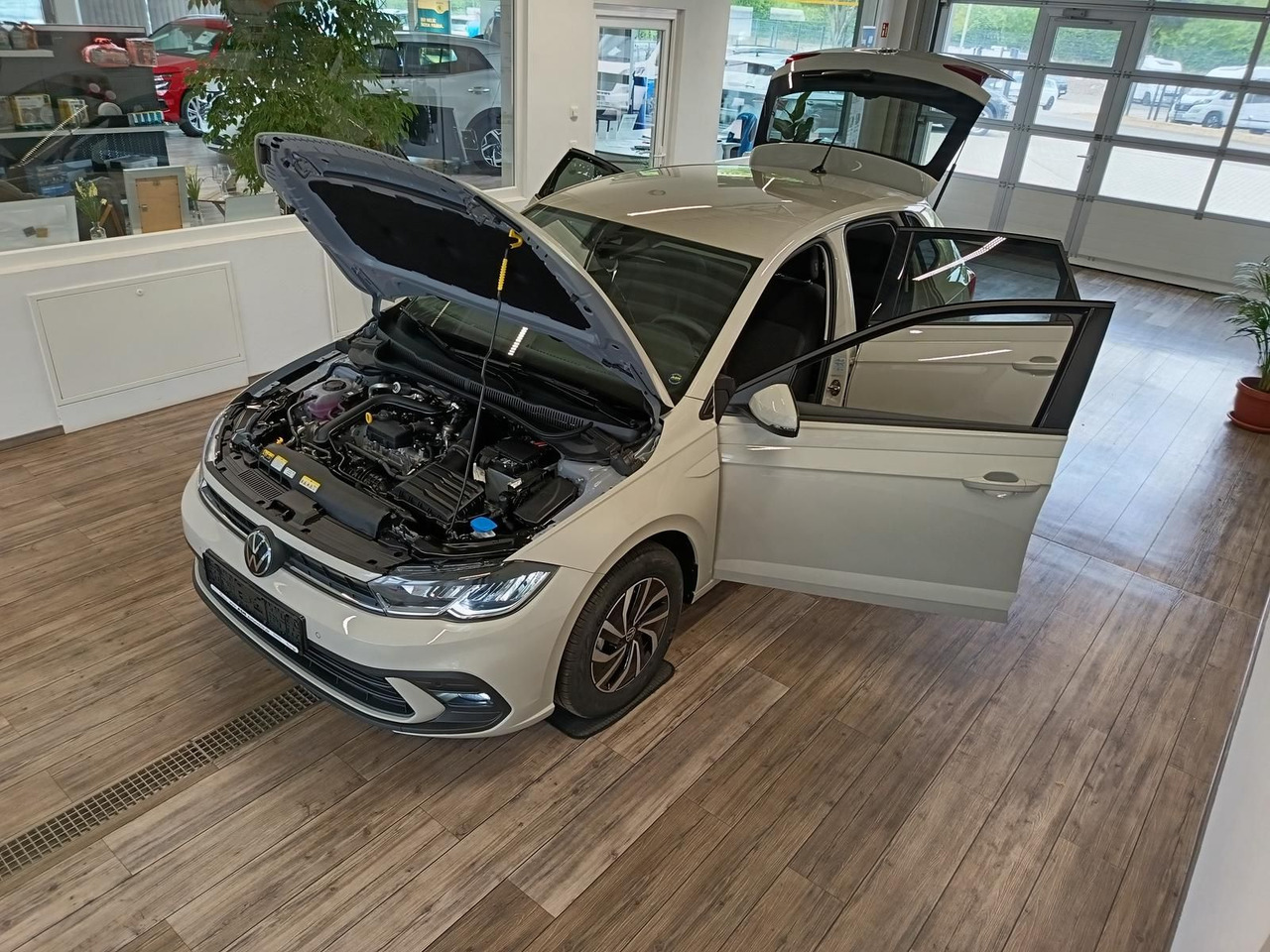 Volkswagen Polo Life 1.0 TSI 70kW DSG*LED*ACC*R-KAM*DAB*PDC - Personenbil: bilde 2 Volkswagen Polo Life 1.0 TSI 70kW DSG*LED*ACC*R-KAM*DAB*PDC - Personenbil: bilde 2