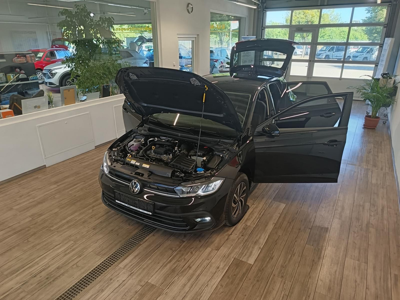Volkswagen Polo Life 1.0 TSI 70kW DSG*LED*ACC*R-KAM*DAB*PDC - Personenbil: bilde 2 Volkswagen Polo Life 1.0 TSI 70kW DSG*LED*ACC*R-KAM*DAB*PDC - Personenbil: bilde 2