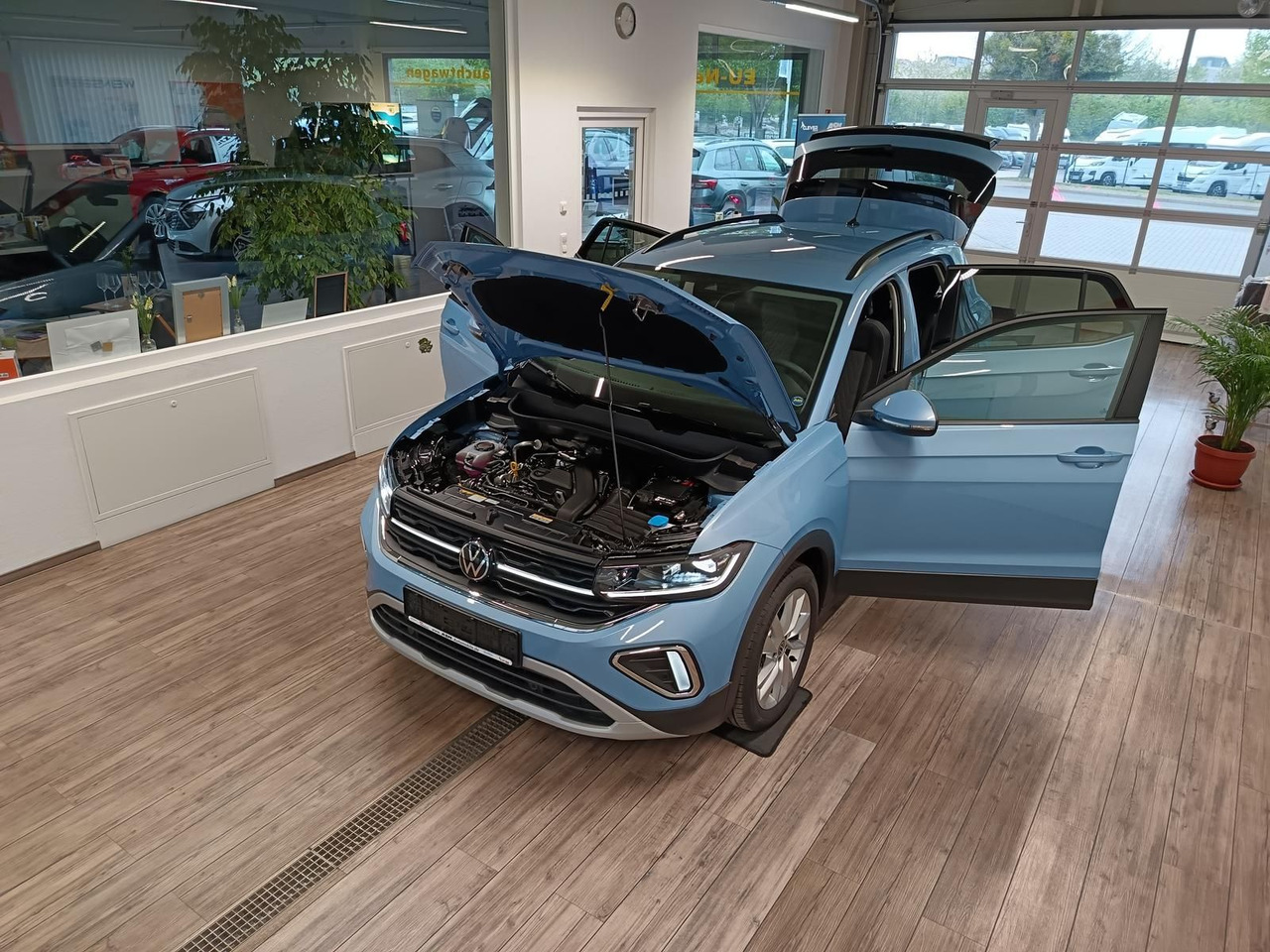 Volkswagen T-Cross Life 1.5 TSI DSG*AHK*MATRIX LED*ACC*SHZ* - SUV: bilde 2 Volkswagen T-Cross Life 1.5 TSI DSG*AHK*MATRIX LED*ACC*SHZ* - SUV: bilde 2