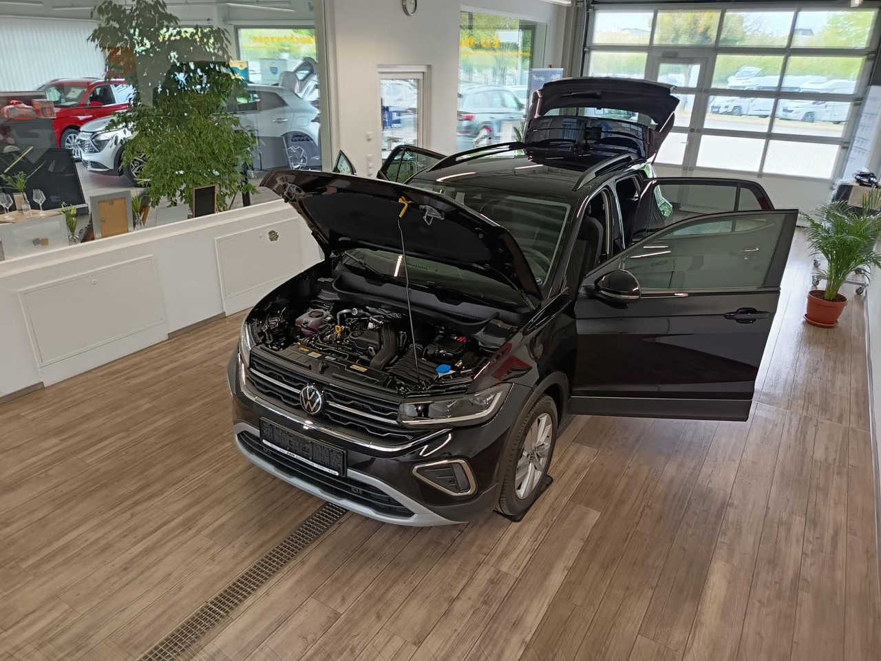 Volkswagen T-Cross Life 1.5 TSI DSG*AHK*MATRIX LED*ACC*SHZ* - SUV: bilde 2 Volkswagen T-Cross Life 1.5 TSI DSG*AHK*MATRIX LED*ACC*SHZ* - SUV: bilde 2