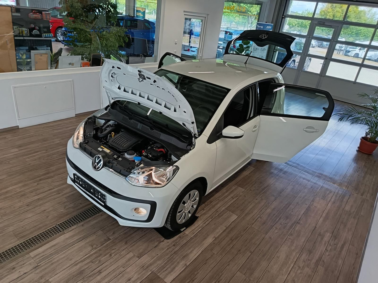 Volkswagen up! move up! 1.0*R-KAM*PDC*SHZ*MAPS+MORE*DAB*NSW - Personenbil: bilde 2 Volkswagen up! move up! 1.0*R-KAM*PDC*SHZ*MAPS+MORE*DAB*NSW - Personenbil: bilde 2