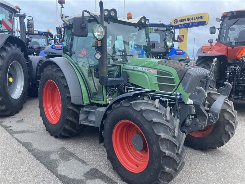Fendt 211 Vario TMS - Traktor: bilde 1 Fendt 211 Vario TMS - Traktor: bilde 1