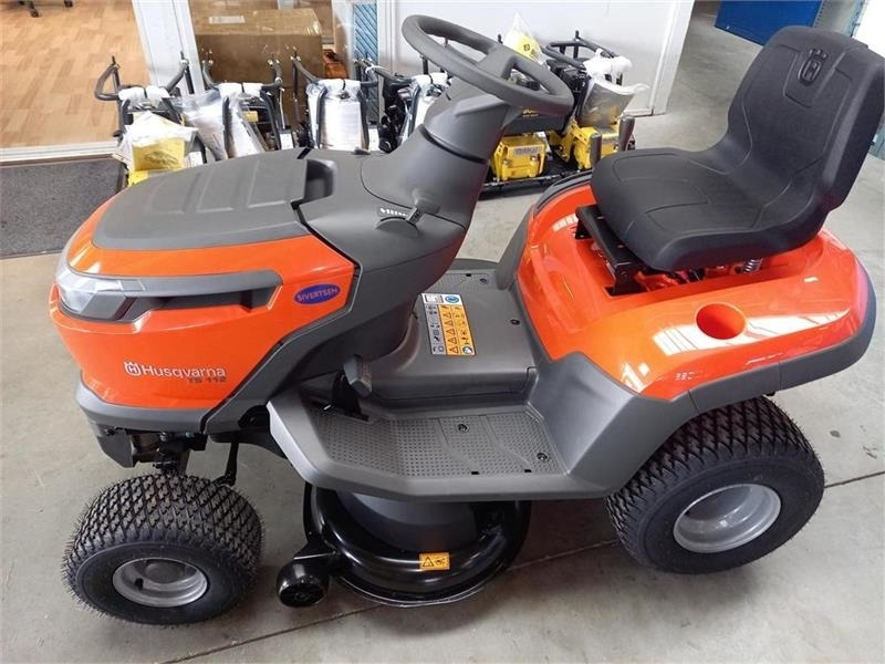Husqvarna TS 112 - Kommunale traktor: bilde 1 Husqvarna TS 112 - Kommunale traktor: bilde 1