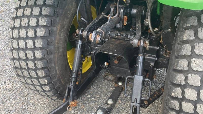 John Deere 3033 R - Kommunale traktor: bilde 5 John Deere 3033 R - Kommunale traktor: bilde 5