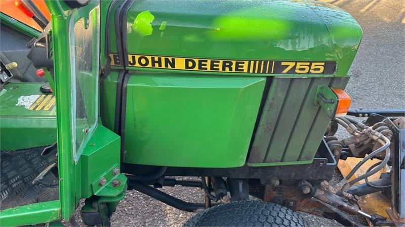 John Deere 755 Kompakt traktor - Kommunale traktor: bilde 2 John Deere 755 Kompakt traktor - Kommunale traktor: bilde 2