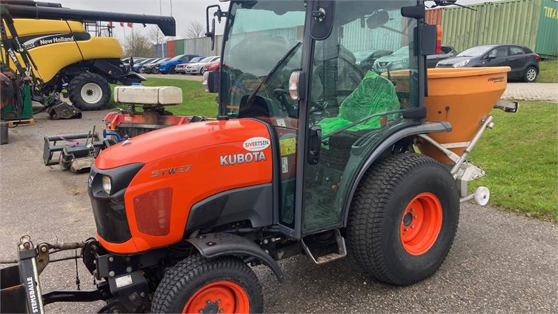Kubota STW37 Kompakttraktor  - Kommunale traktor: bilde 1 Kubota STW37 Kompakttraktor  - Kommunale traktor: bilde 1