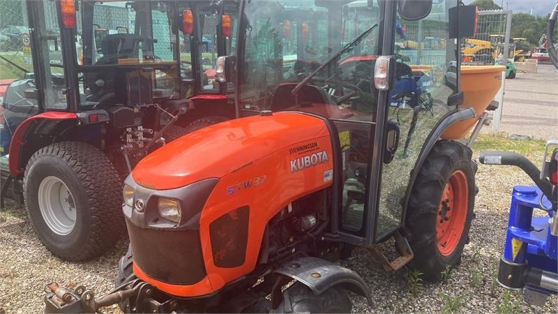 Kubota STW37 Kun 1144 timer STW37 - Kommunale traktor: bilde 2 Kubota STW37 Kun 1144 timer STW37 - Kommunale traktor: bilde 2