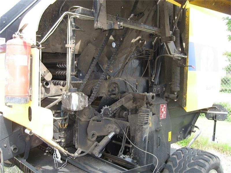 New Holland BR7070 med SUPER FEED - Rundballepresse: bilde 5 New Holland BR7070 med SUPER FEED - Rundballepresse: bilde 5