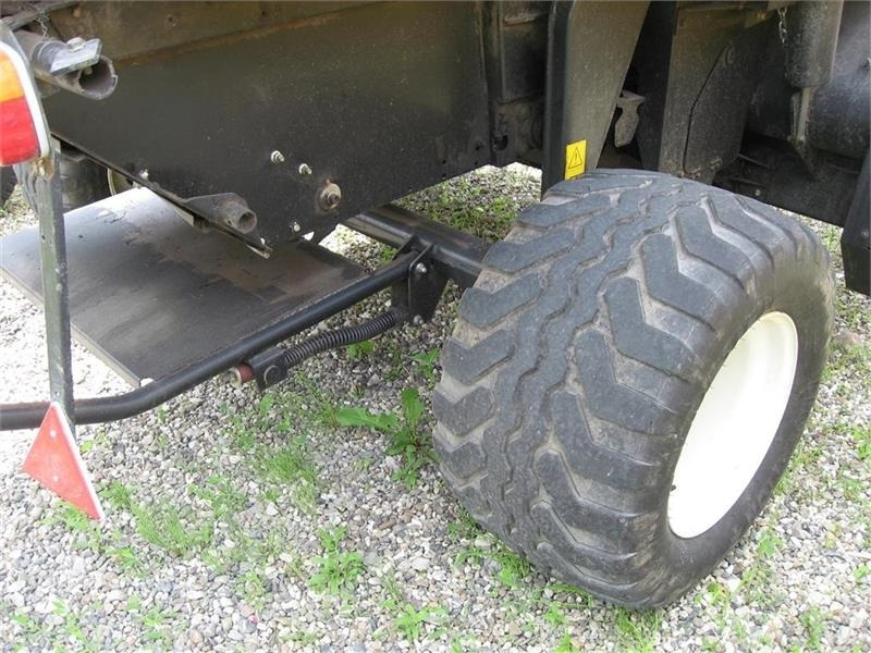 New Holland BR7070 med SUPER FEED - Rundballepresse: bilde 4 New Holland BR7070 med SUPER FEED - Rundballepresse: bilde 4