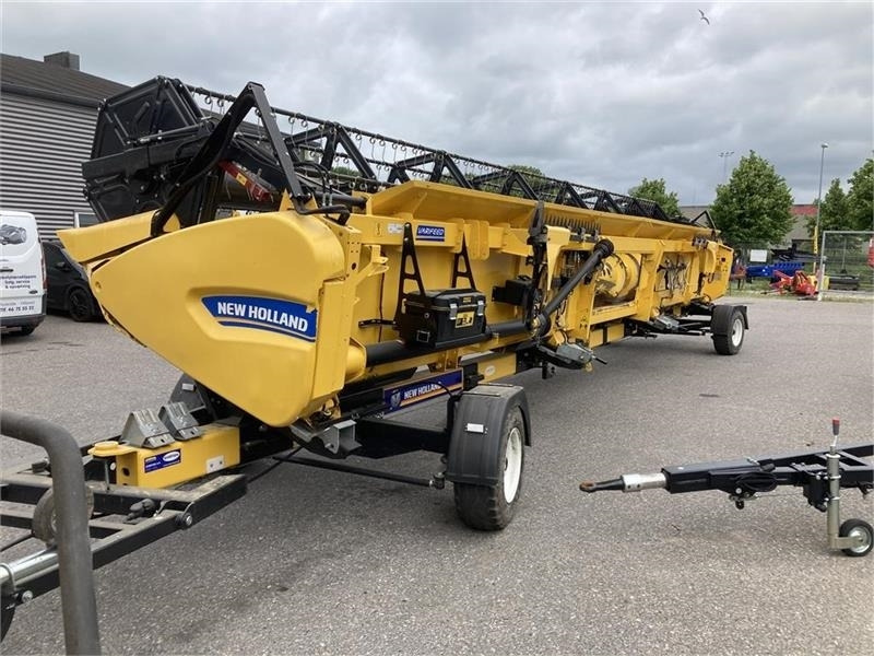 New Holland CR9.90 Med 35 fods Varifeed mm - Skurtresker: bilde 3 New Holland CR9.90 Med 35 fods Varifeed mm - Skurtresker: bilde 3