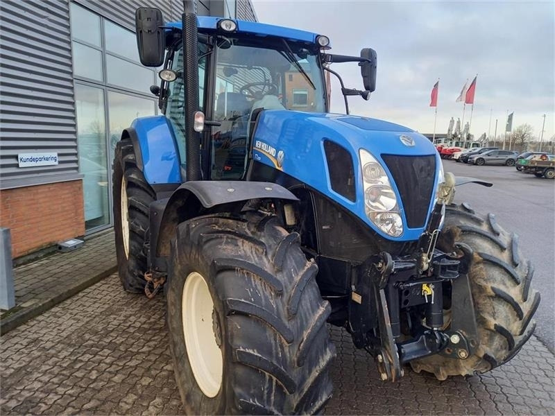 New Holland T7.220 - Traktor: bilde 4 New Holland T7.220 - Traktor: bilde 4