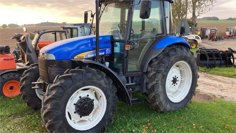 New Holland TD90D - Traktor: bilde 1 New Holland TD90D - Traktor: bilde 1