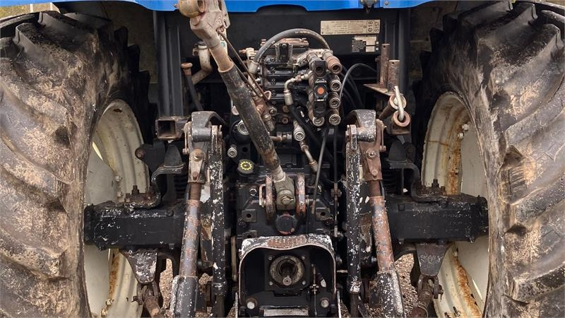 New Holland TS 115 A - Traktor: bilde 5 New Holland TS 115 A - Traktor: bilde 5