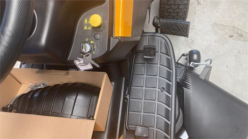 Stiga Tornado 5108 - Kommunale traktor: bilde 4 Stiga Tornado 5108 - Kommunale traktor: bilde 4