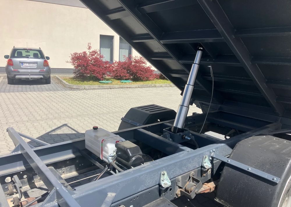 Iveco Iveco daily 35C13 wywrotka solidny kiper - Varebil med tipp: bilde 2 Iveco Iveco daily 35C13 wywrotka solidny kiper - Varebil med tipp: bilde 2