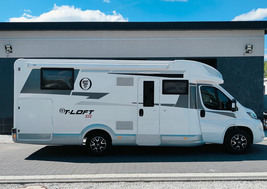 Fiat Ducato Elnagh T-Loft 532 Motorhome | 2024 | Winter Package | Solar Panel | Reversing Camera | Alarm | 17,000 km - Bobil: bilde 3 Fiat Ducato Elnagh T-Loft 532 Motorhome | 2024 | Winter Package | Solar Panel | Reversing Camera | Alarm | 17,000 km - Bobil: bilde 3