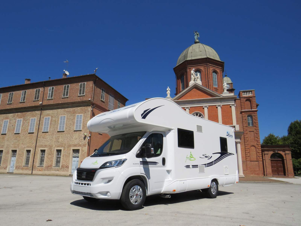 Fiat Ducato RETRACTABLE PLATFORM (300KG CAPACITY) - Bobil: bilde 1 Fiat Ducato RETRACTABLE PLATFORM (300KG CAPACITY) - Bobil: bilde 1