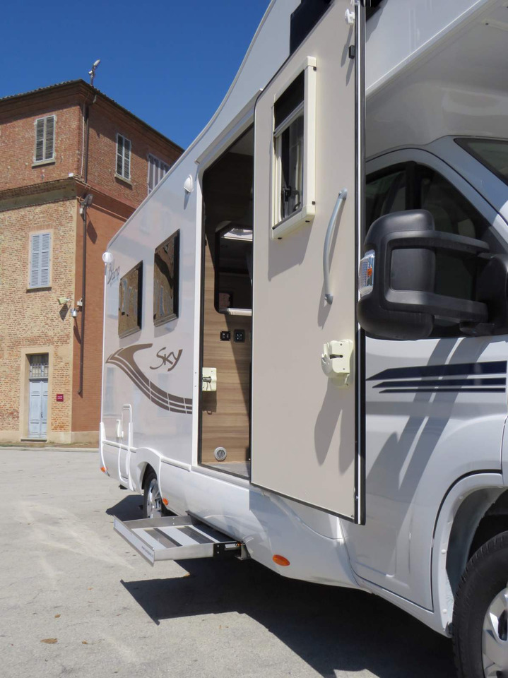 Fiat Ducato RETRACTABLE PLATFORM (300KG CAPACITY) - Bobil: bilde 2 Fiat Ducato RETRACTABLE PLATFORM (300KG CAPACITY) - Bobil: bilde 2