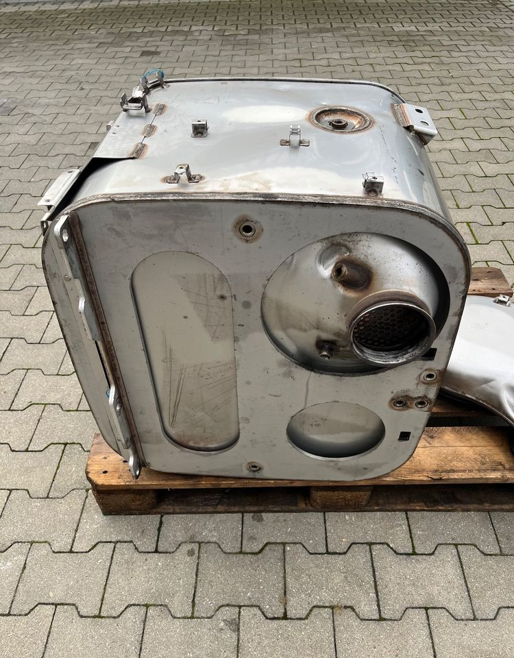 Katalizator MAN TGX TGS lift wydech tłumik - Eksosanlegg for Lastebil: bilde 3 Katalizator MAN TGX TGS lift wydech tłumik - Eksosanlegg for Lastebil: bilde 3