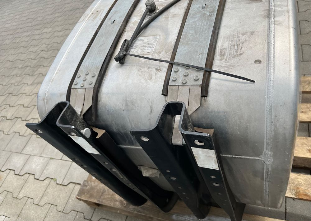 Zbiornik paliwa MAN TGX TGS 250 litrów kompletny - Drivstoffsystem for Lastebil: bilde 4 Zbiornik paliwa MAN TGX TGS 250 litrów kompletny - Drivstoffsystem for Lastebil: bilde 4