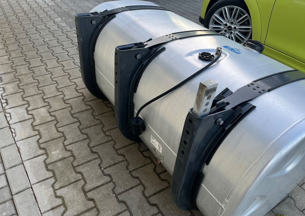 Zbiornik paliwa Scania Super R S 700 L kompletny bak NGS NGR - Drivstofftank for Lastebil: bilde 4 Zbiornik paliwa Scania Super R S 700 L kompletny bak NGS NGR - Drivstofftank for Lastebil: bilde 4