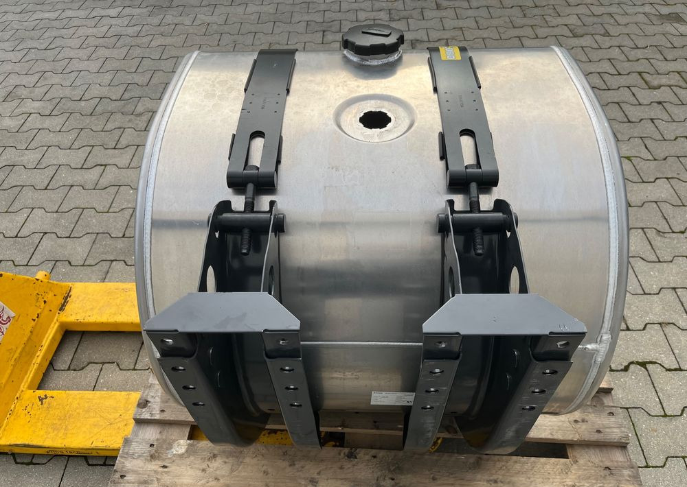 Zbiornik paliwa Volvo FH Renault 330 litrów bak jak nowy - Drivstoffsystem for Lastebil: bilde 4 Zbiornik paliwa Volvo FH Renault 330 litrów bak jak nowy - Drivstoffsystem for Lastebil: bilde 4
