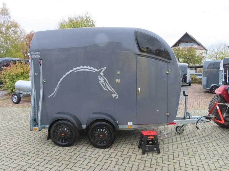 Böckmann Pferdeanhänger Master Sattelkammer Aluboden 100 km/h - Hestehenger: bilde 4 Böckmann Pferdeanhänger Master Sattelkammer Aluboden 100 km/h - Hestehenger: bilde 4