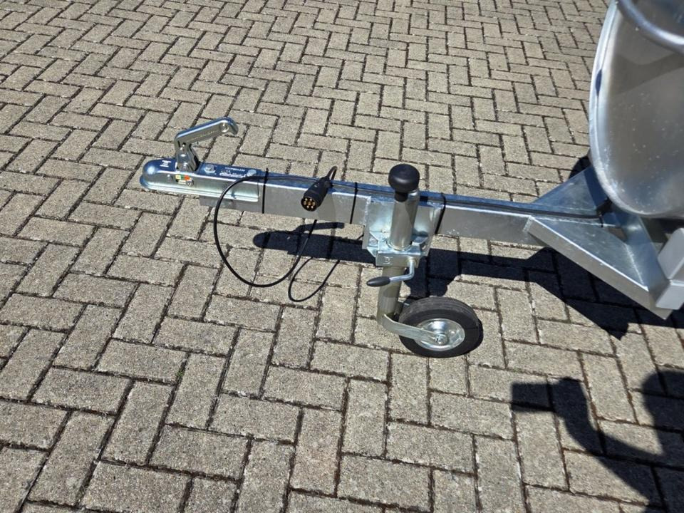 Wasserfass Verzinkt 600l Tränke Fahrgestell Beleuchtung - Tankhenger: bilde 4 Wasserfass Verzinkt 600l Tränke Fahrgestell Beleuchtung - Tankhenger: bilde 4