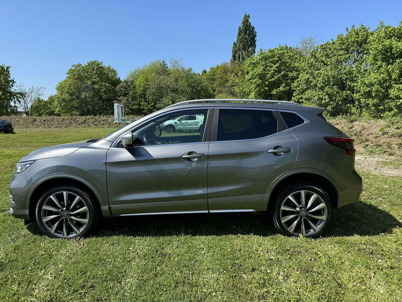 Nissan Qashqai 1.7 dCi N-Connecta 4x4 ALLRAD AUTOMATIK - SUV: bilde 2 Nissan Qashqai 1.7 dCi N-Connecta 4x4 ALLRAD AUTOMATIK - SUV: bilde 2