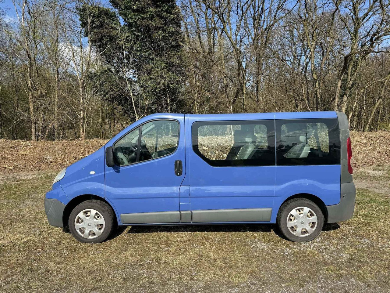 Renault Trafic Combi dCi90 L1H1 9-Sitzer - Persontransport: bilde 2 Renault Trafic Combi dCi90 L1H1 9-Sitzer - Persontransport: bilde 2