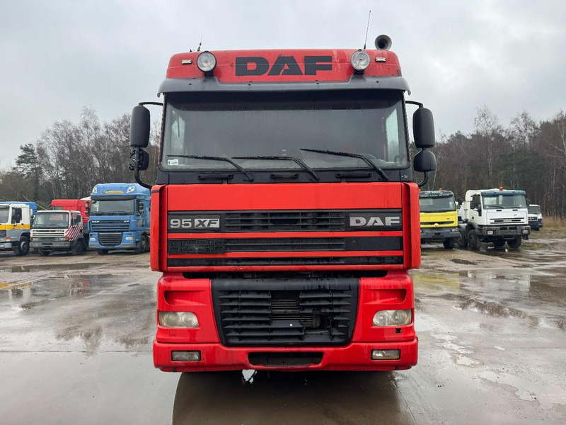 DAF 95 XF 380 Space Cab (MANUAL GEARBOX / BOITE MANUELLE / EURO 3 / 6X2) - Chassis lastebil: bilde 2 DAF 95 XF 380 Space Cab (MANUAL GEARBOX / BOITE MANUELLE / EURO 3 / 6X2) - Chassis lastebil: bilde 2