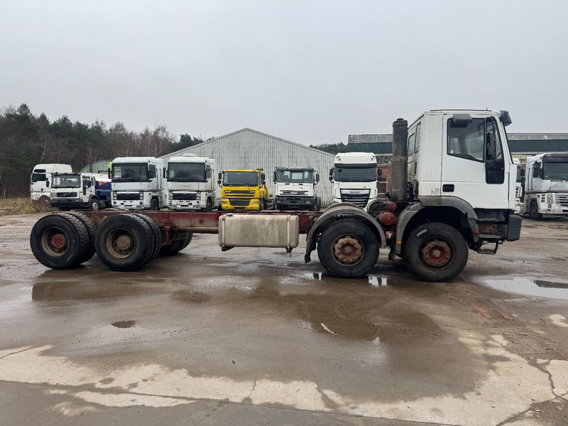 Iveco Eurotrakker 340 E 37 (BIG AXLE / STEEL SUSPENSION / MANUAL PUMP / GRAND PONT / LAMES / POMPE MANUELLE) - Chassis lastebil: bilde 4 Iveco Eurotrakker 340 E 37 (BIG AXLE / STEEL SUSPENSION / MANUAL PUMP / GRAND PONT / LAMES / POMPE MANUELLE) - Chassis lastebil: bilde 4