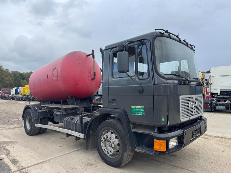 MAN 18.232 (8000 L / 6 CYLINDER WITH MANUAL PUMP / STEEL SUSPENSION) - Vakuum lastebil: bilde 3 MAN 18.232 (8000 L / 6 CYLINDER WITH MANUAL PUMP / STEEL SUSPENSION) - Vakuum lastebil: bilde 3