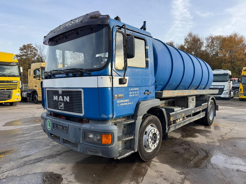 MAN 18.264 (12000 L / 6 CYLINDER / EURO 2 / MANUAL GEARBOX / BOITE MANUELLE) - Vakuum lastebil: bilde 1 MAN 18.264 (12000 L / 6 CYLINDER / EURO 2 / MANUAL GEARBOX / BOITE MANUELLE) - Vakuum lastebil: bilde 1