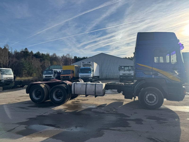 MAN 26.410 (BIG AXLE / 10 TIRES / 6X4 / 6 CYLINDER / MANUAL GEARBOX) - Chassis lastebil: bilde 4 MAN 26.410 (BIG AXLE / 10 TIRES / 6X4 / 6 CYLINDER / MANUAL GEARBOX) - Chassis lastebil: bilde 4