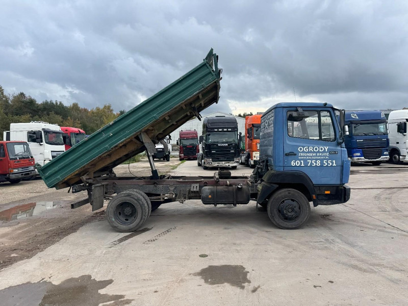 Mercedes-Benz SK 814 (6 CYLINDER / STEEL SUSPENSION / MANUAL PUMP / 3-SIDE TIPPER) - Tippbil: bilde 4 Mercedes-Benz SK 814 (6 CYLINDER / STEEL SUSPENSION / MANUAL PUMP / 3-SIDE TIPPER) - Tippbil: bilde 4