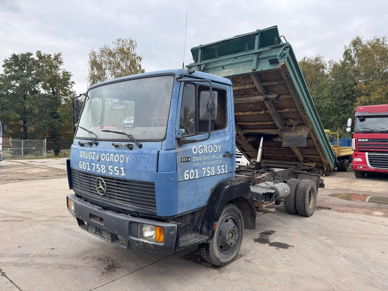 Mercedes-Benz SK 814 (6 CYLINDER / STEEL SUSPENSION / MANUAL PUMP / 3-SIDE TIPPER) - Tippbil: bilde 1 Mercedes-Benz SK 814 (6 CYLINDER / STEEL SUSPENSION / MANUAL PUMP / 3-SIDE TIPPER) - Tippbil: bilde 1
