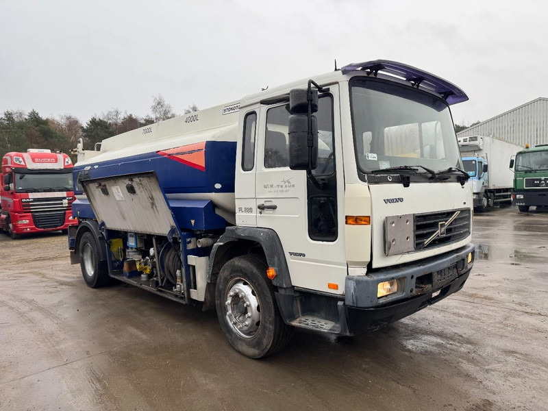 Volvo FL 6 - 220 (11000 L / 2 COMPARTMENTS / 18 TON / MANUAL GEARBOX / PERFECT) - Tankbil: bilde 3 Volvo FL 6 - 220 (11000 L / 2 COMPARTMENTS / 18 TON / MANUAL GEARBOX / PERFECT) - Tankbil: bilde 3
