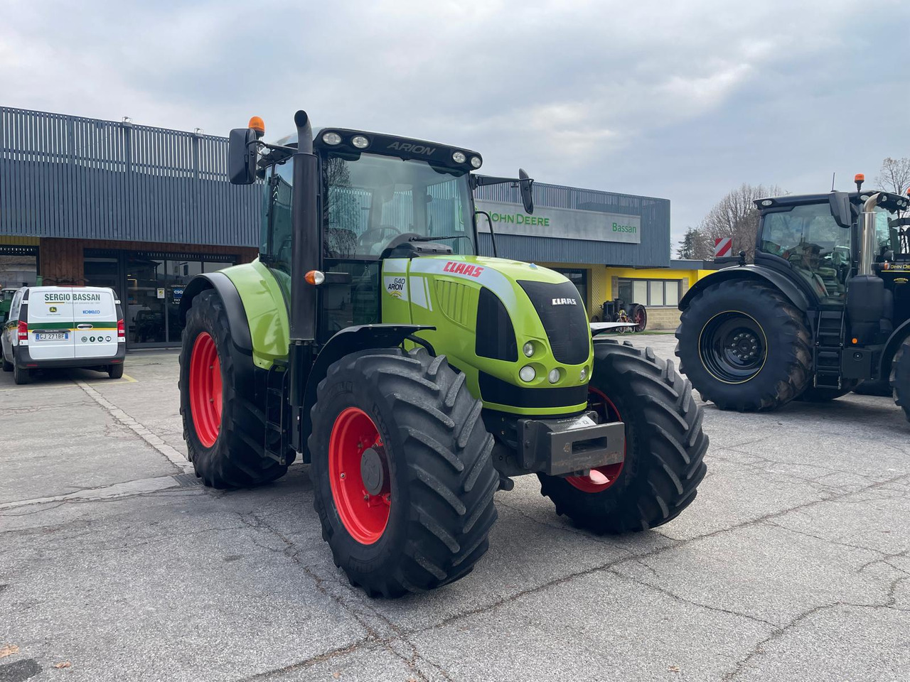 CLAAS ARION 640 - Traktor: bilde 3 CLAAS ARION 640 - Traktor: bilde 3