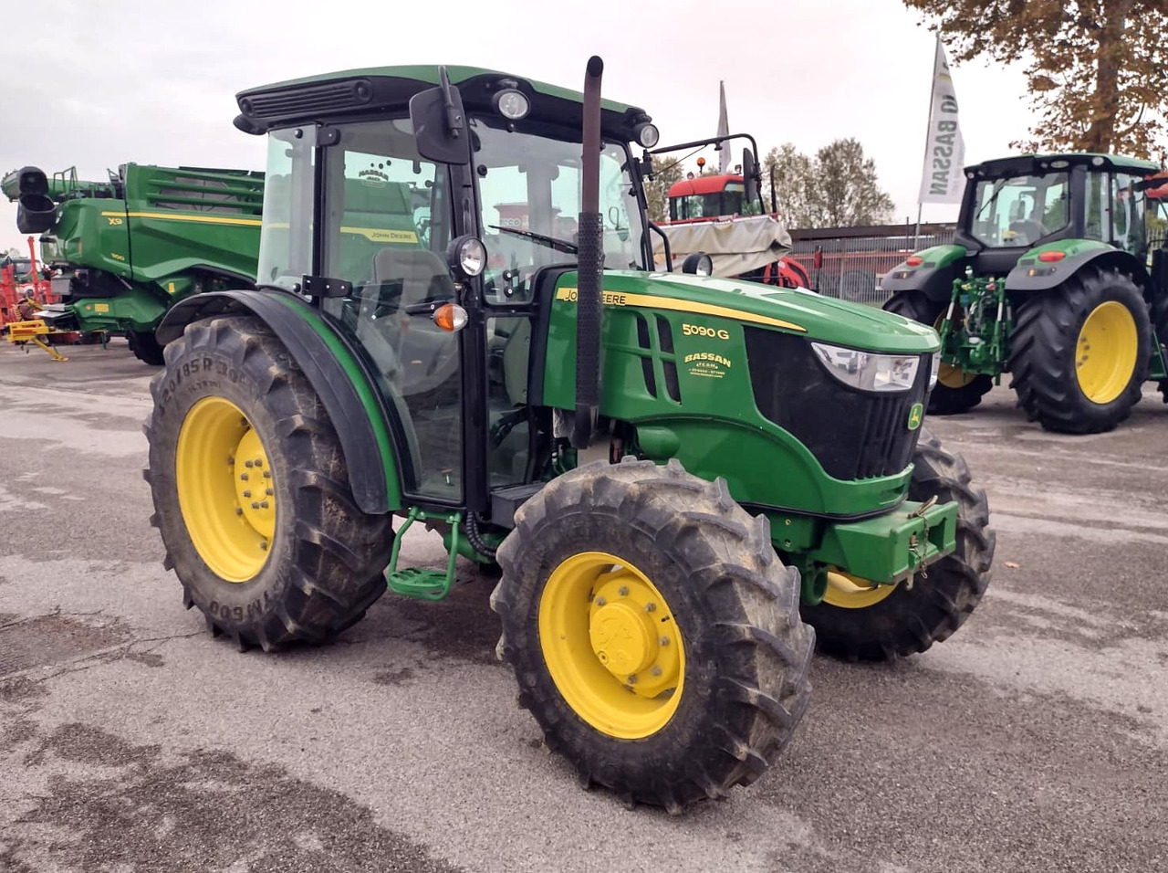 JOHN DEERE 5090 G - Traktor: bilde 2 JOHN DEERE 5090 G - Traktor: bilde 2