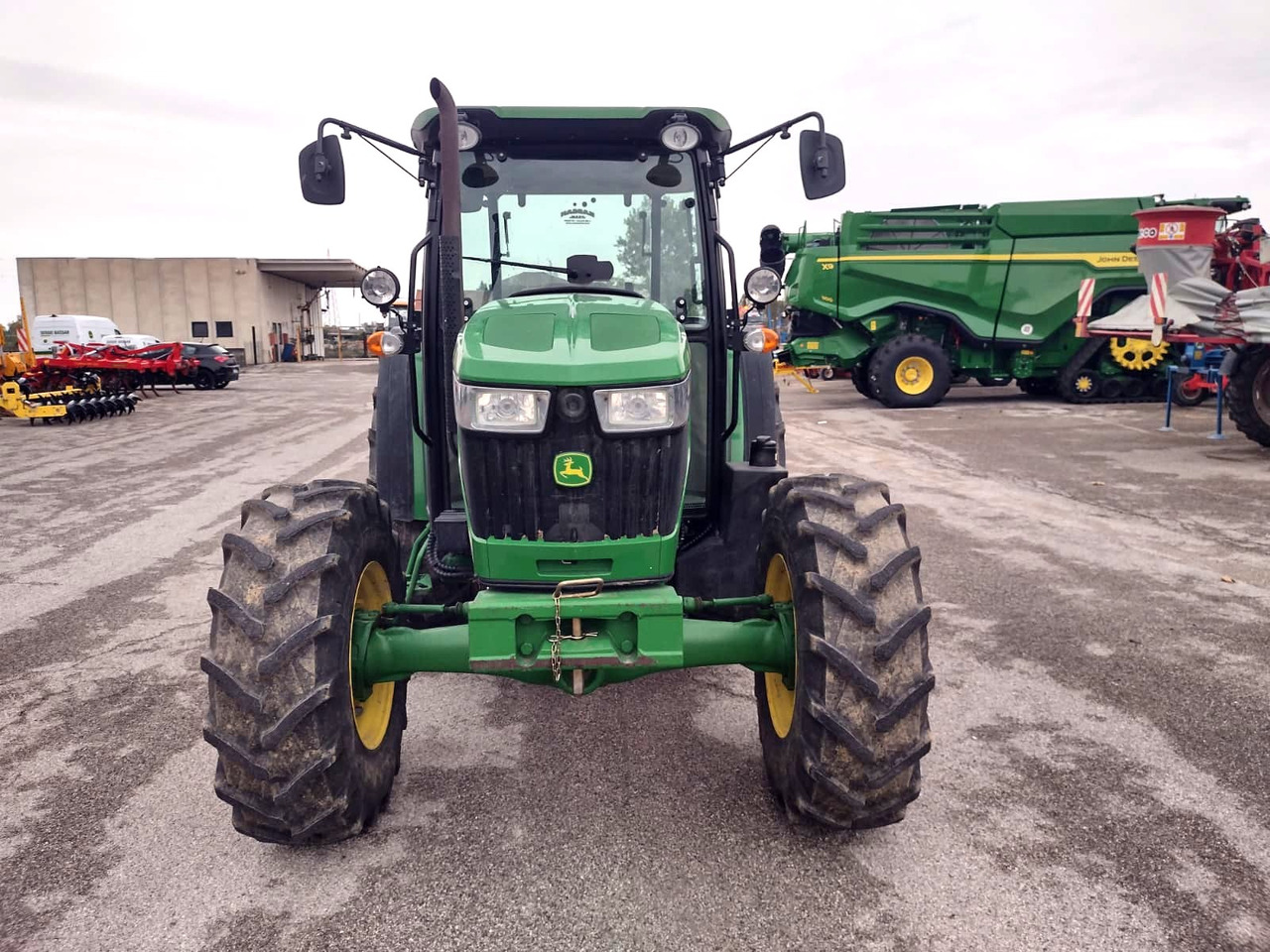 JOHN DEERE 5090 G - Traktor: bilde 4 JOHN DEERE 5090 G - Traktor: bilde 4