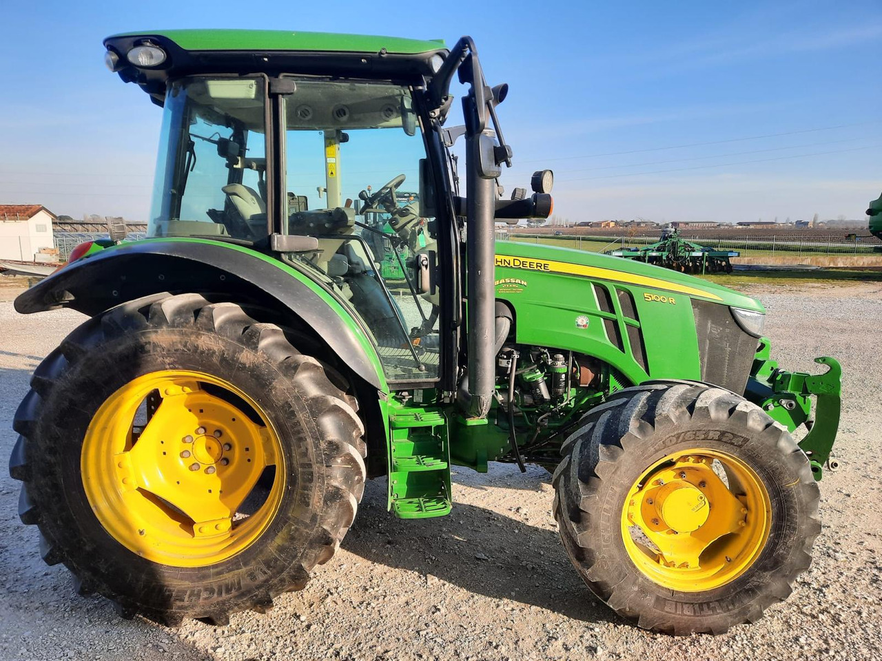 JOHN DEERE 5100 R - Traktor: bilde 2 JOHN DEERE 5100 R - Traktor: bilde 2