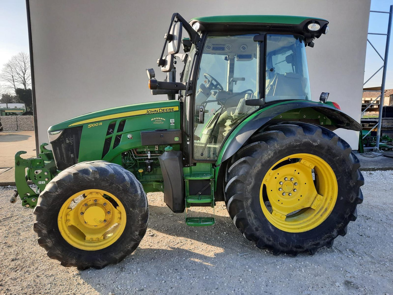 JOHN DEERE 5100 R - Traktor: bilde 1 JOHN DEERE 5100 R - Traktor: bilde 1