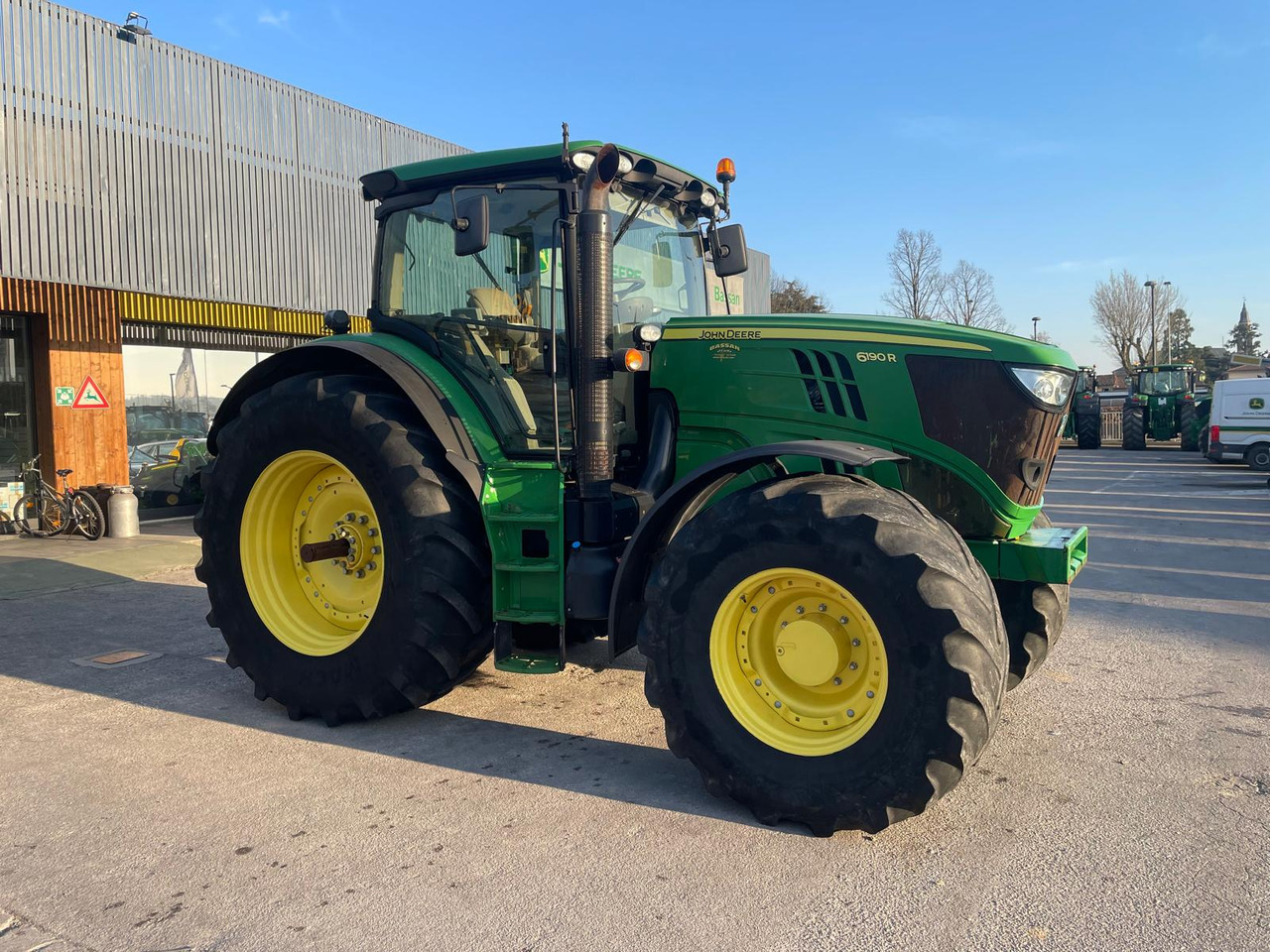 JOHN DEERE 6190 R - Traktor: bilde 2 JOHN DEERE 6190 R - Traktor: bilde 2