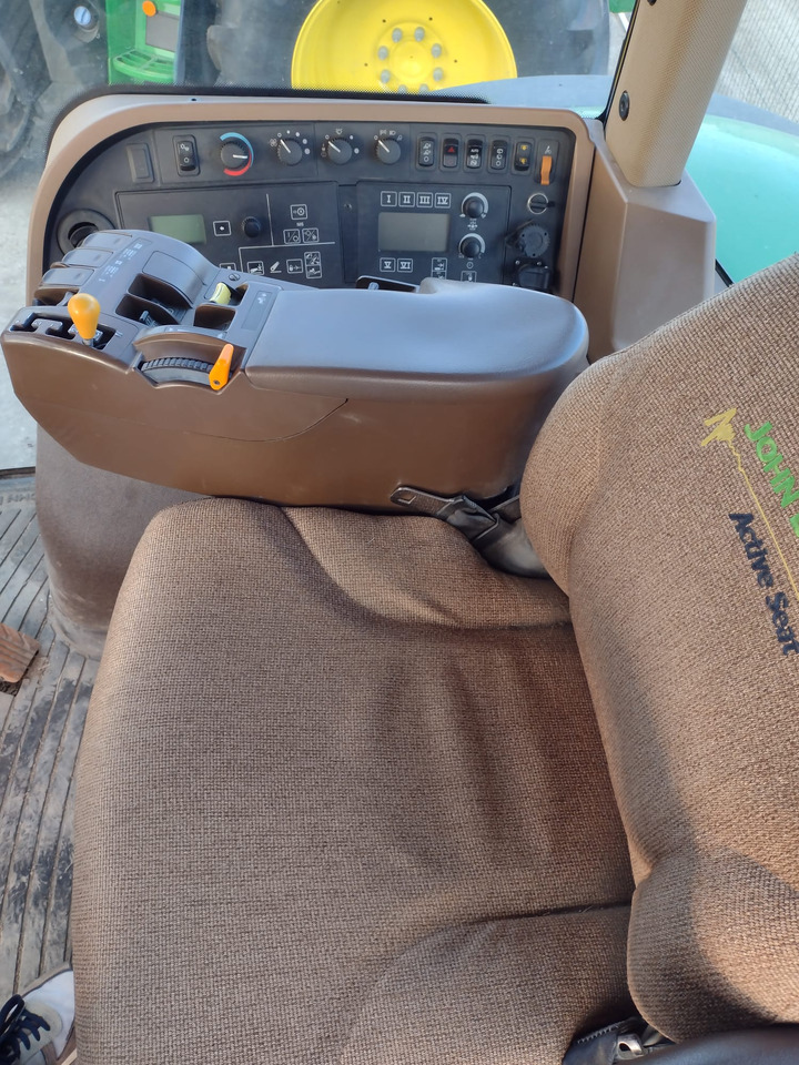 JOHN DEERE 8230 - Traktor: bilde 5 JOHN DEERE 8230 - Traktor: bilde 5