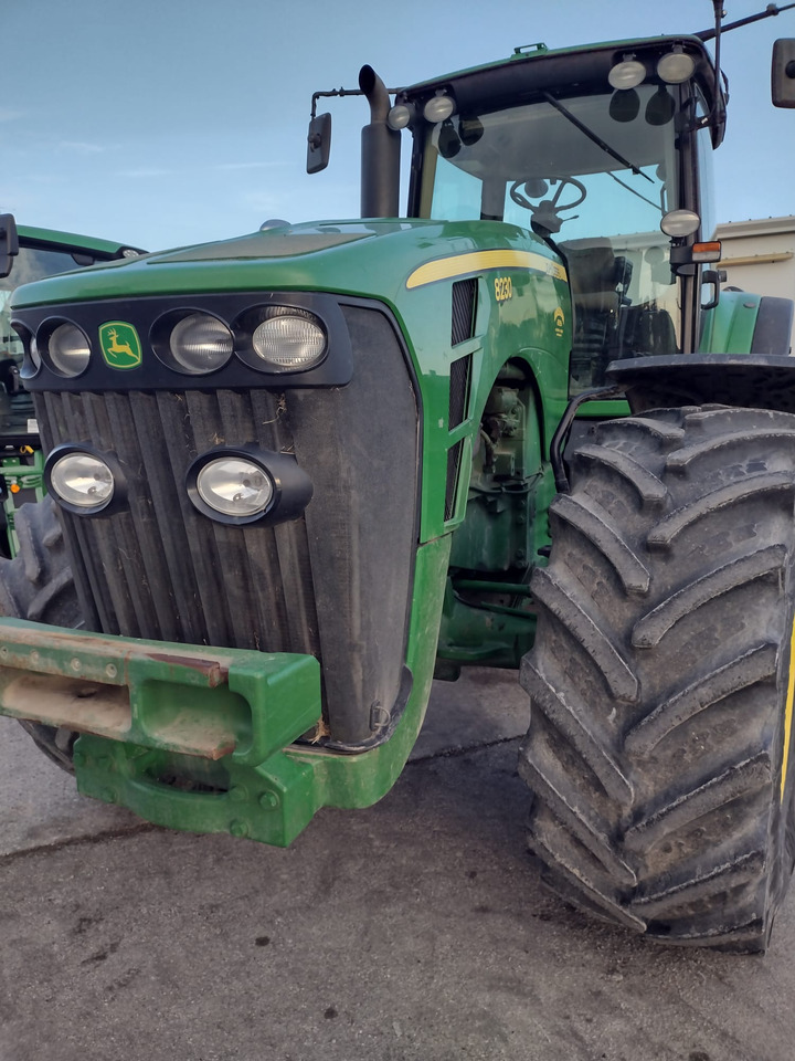 JOHN DEERE 8230 - Traktor: bilde 3 JOHN DEERE 8230 - Traktor: bilde 3