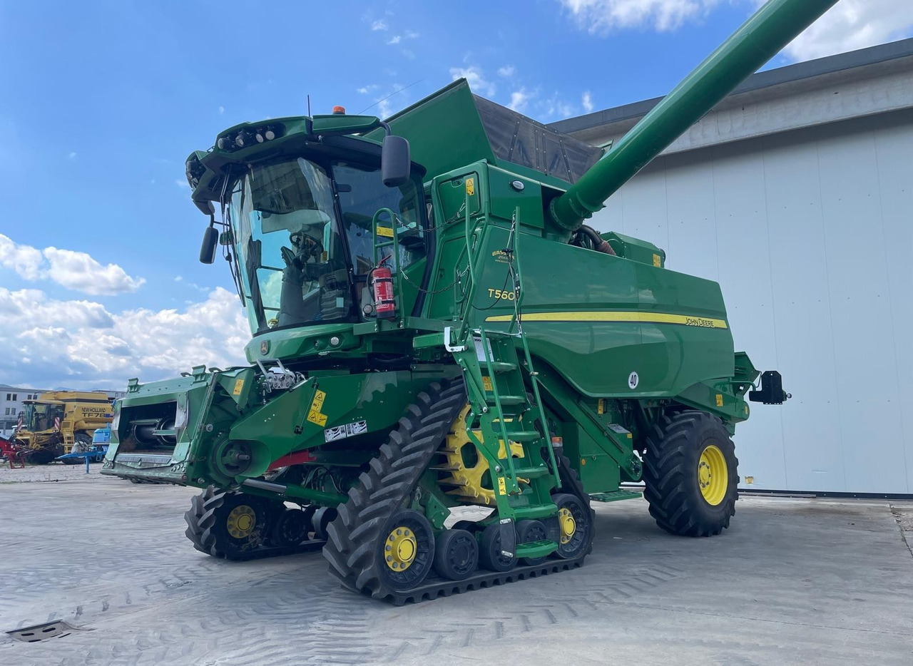 JOHN DEERE MIETITREBBIA T 560 - Skurtresker: bilde 1 JOHN DEERE MIETITREBBIA T 560 - Skurtresker: bilde 1