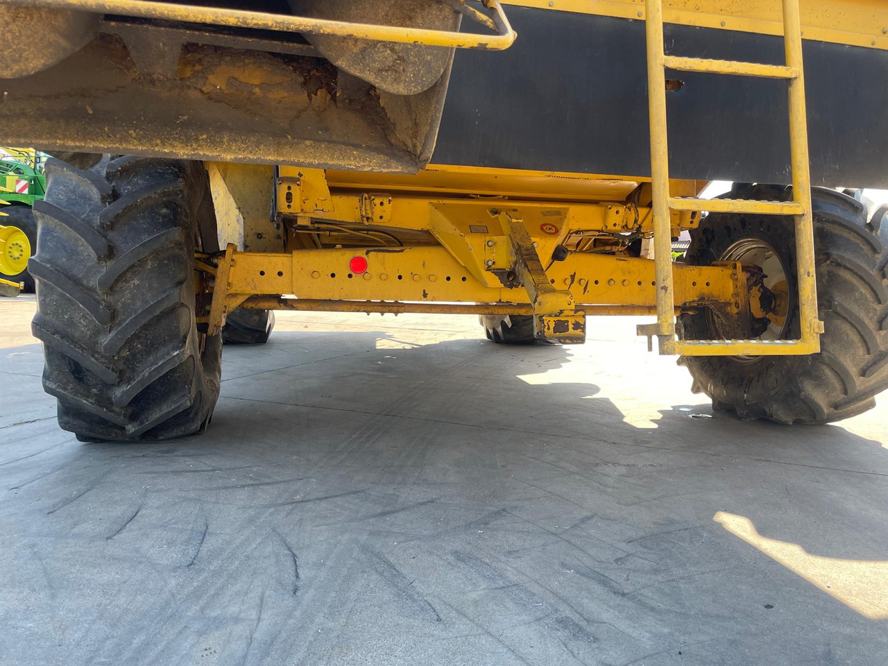 NEW HOLLAND MIETITREBBIA TF 78 - Skurtresker: bilde 4 NEW HOLLAND MIETITREBBIA TF 78 - Skurtresker: bilde 4