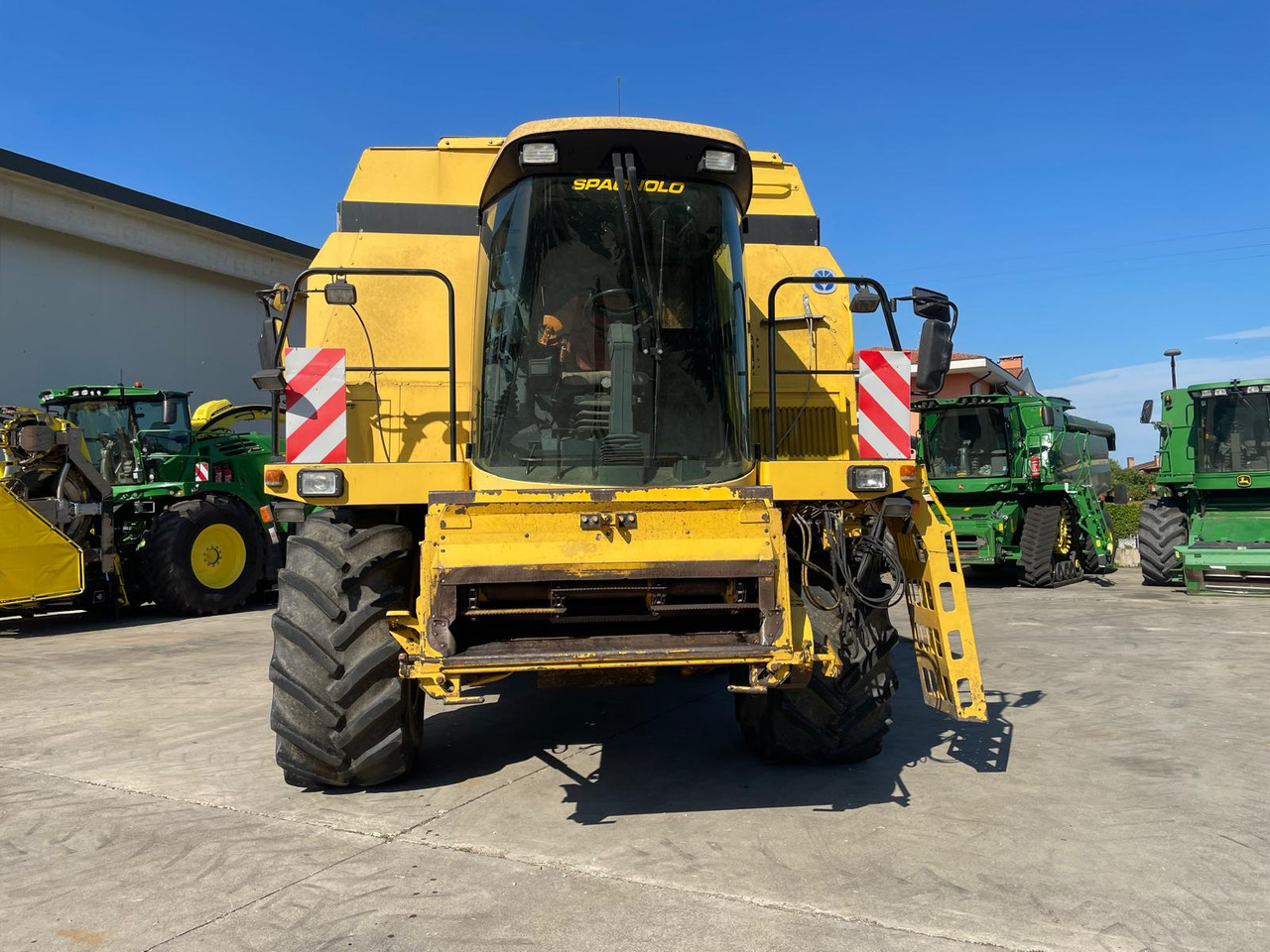 NEW HOLLAND MIETITREBBIA TF 78 - Skurtresker: bilde 2 NEW HOLLAND MIETITREBBIA TF 78 - Skurtresker: bilde 2