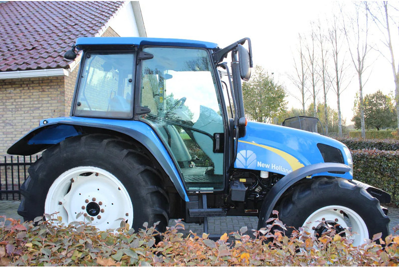 New Holland T5050 - Traktor: bilde 3 New Holland T5050 - Traktor: bilde 3